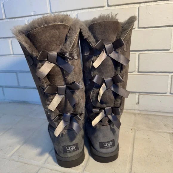 UGG Women's Bailey Bow Winter Boot Size 8 UGG S/N 1007308 - Picture 1 of 11